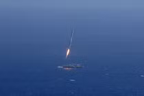 Màn hạ cánh không thành công của tên lửa Falcon 9