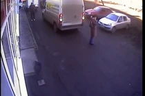 Điều gì xảy ra khi nghe điện thoại sau ô tô?