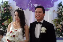 Hương Baby e ấp bên Tuấn Hưng trong ngày cưới