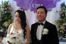 Hương Baby e ấp bên Tuấn Hưng trong ngày cưới