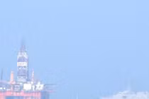 Tàu chiến lớn nhất TQ liên tục quanh quẩn cạnh giàn khoan trái phép