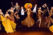 “Đêm hội chân dài” hay cuộc “tự sướng” của ông bầu Venus