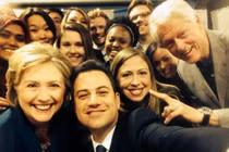 Gia đình cựu Tổng thống Bill Clinon tự sướng giống sao Oscar