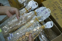 Nữ trang Trung Quốc nhan nhản chất cực độc