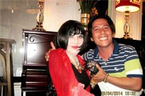 Thẩm Thúy Hằng vẫn tự tin với vẻ đẹp “tuột dốc“