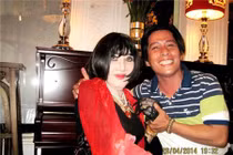 Thẩm Thúy Hằng vẫn tự tin với vẻ đẹp “tuột dốc“