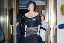 Thảm họa thời trang trên thảm đỏ Met Gala