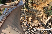 Bộ trưởng Đinh La Thăng hãy là... “Thăng cầu treo” đi!