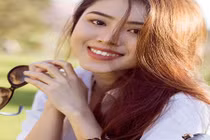 Nữ blogger gốc Việt chân dài, mặt xinh gây sốt mạng quốc tế