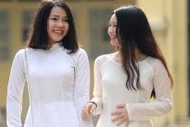 Ngẩn ngơ trước vẻ trong veo của nữ sinh ngày khai giảng