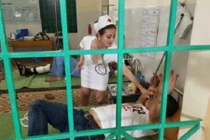 Sự thật về hai “nữ y tá” gợi cảm gây sốt mạng Việt