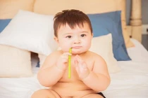 "Thiên thần lai" dễ thương từng gây sốt dân mạng