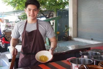 Quán bún mỹ nam hớp hồn thực khách nữ 