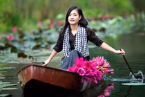 Chuyện nghề của cô lái đò suối Yến xinh như mộng