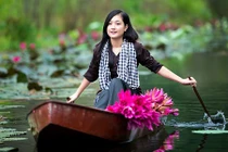 Chuyện nghề của cô lái đò suối Yến xinh như mộng