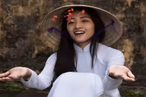 Thiếu nữ Việt mặc áo dài gây xao xuyến trên mạng quốc tế