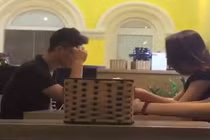 Bắt cá 2 tay, chàng trai bị người yêu ném tiền vào mặt?