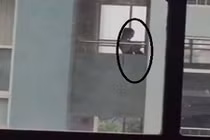 Học sinh làm chuyện nhạy cảm ngay trong trường học?