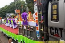 Xôn xao đám hỏi dùng xe tải chở lễ vật độc nhất VN