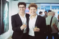 Hai doanh nhân trẻ kiếm triệu bảng Anh nhờ mạng xã hội