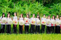 Ảnh kỷ yếu "xì tai" nông dân của teen Gia Lai