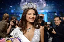 Hành trình 11 năm từ nữ vũ nữ trở thành hoa hậu