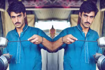 Nhờ đôi mắt đẹp, chàng trai bán trà nổi tiếng khắp thế giới