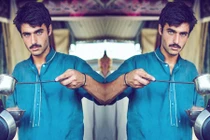 Nhờ đôi mắt đẹp, chàng trai bán trà nổi tiếng khắp thế giới