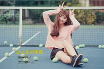 Cô gái Hà Nội xinh đẹp thả dáng trên sân tennis 