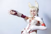 Thiên thần cosplay lấy chồng nhiều hơn 31 tuổi gây sốc