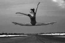 Thiếu nữ 18 tuổi say đắm với vũ điệu ballet