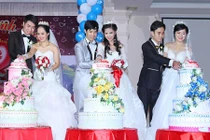 Ảnh cưới của 3 chị em gốc Việt cưới chung một ngày 