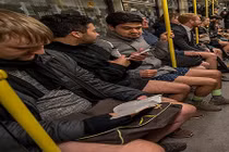 Dân tình “đã mắt” với ngày hội không mặc quần gây shock