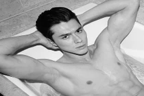 Bạn gái chết bệnh, chàng MC đẹp trai treo cổ chết theo