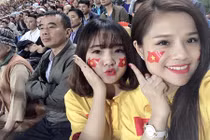 Nữ CĐV Việt Nam phản ứng thế nào sau khi bị chỉ trích?