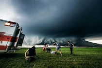 Cô gái Mỹ rủ người yêu đi qua 7 tiểu bang “săn bão” 