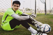 “Nam thần sân cỏ” khiến fan nữ phát cuồng khi ra sân