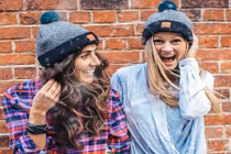 Hai hai nữ blogger mở màn trào lưu cùng bạn thân đi khắp thế gian