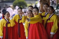 Thanh niên Hàn Quốc háo hức trong Lễ trưởng thành