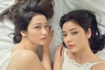 Hot girl trà sữa Việt rủ bạn thân chụp ảnh tình tứ