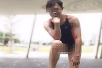 Chàng trai mặc áo tắm nữ chụp ảnh gây sốc nhất mạng Việt 