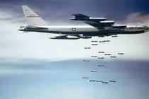 Video Pháo đài bay B-52 không kích dữ dội phá kho vũ khí của IS