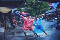 Cười ngất với ảnh cưới ướt nhẹp của vợ chồng 9X