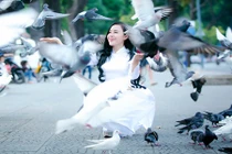 Hot girl Bà Tưng hóa thân thành nữ sinh đẹp thánh thiện