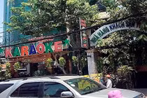 Nhân viên không lương, sống bằng tiền kích dục cho khách