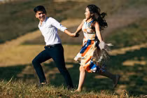 Chuyện tình ly kỳ của cặp đôi “oan gia ngõ hẹp” 