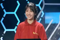 "Hot girl sinh ra từ ống nghiệm" tuyệt xinh trên sóng VTV 