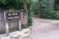 Kỳ lạ câu chuyện cả làng lập bàn thờ… một hòn đá 