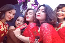 Dàn bê tráp đám hỏi toàn gái xinh, hát hay gây sốt