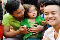 Em bé vùng cao xinh xắn phải chăng chỉ để ngắm?